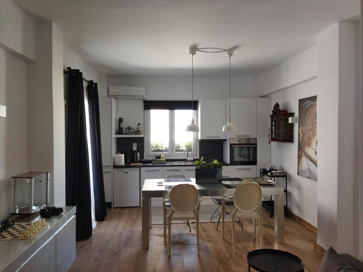 Minimal Apartment By The Beach Corinth Exterior photo