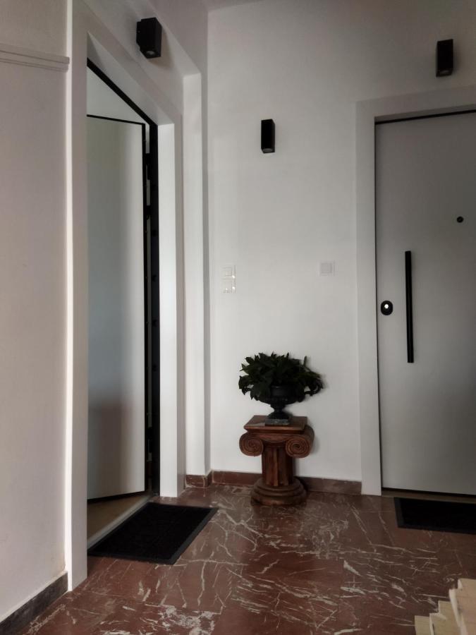 Minimal Apartment By The Beach Corinth Exterior photo