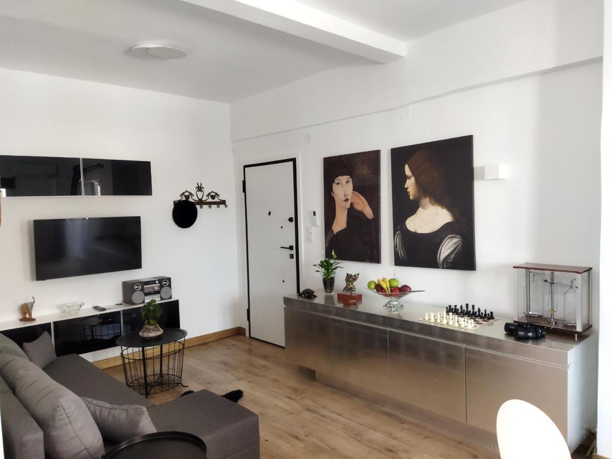 Minimal Apartment By The Beach Corinth Exterior photo