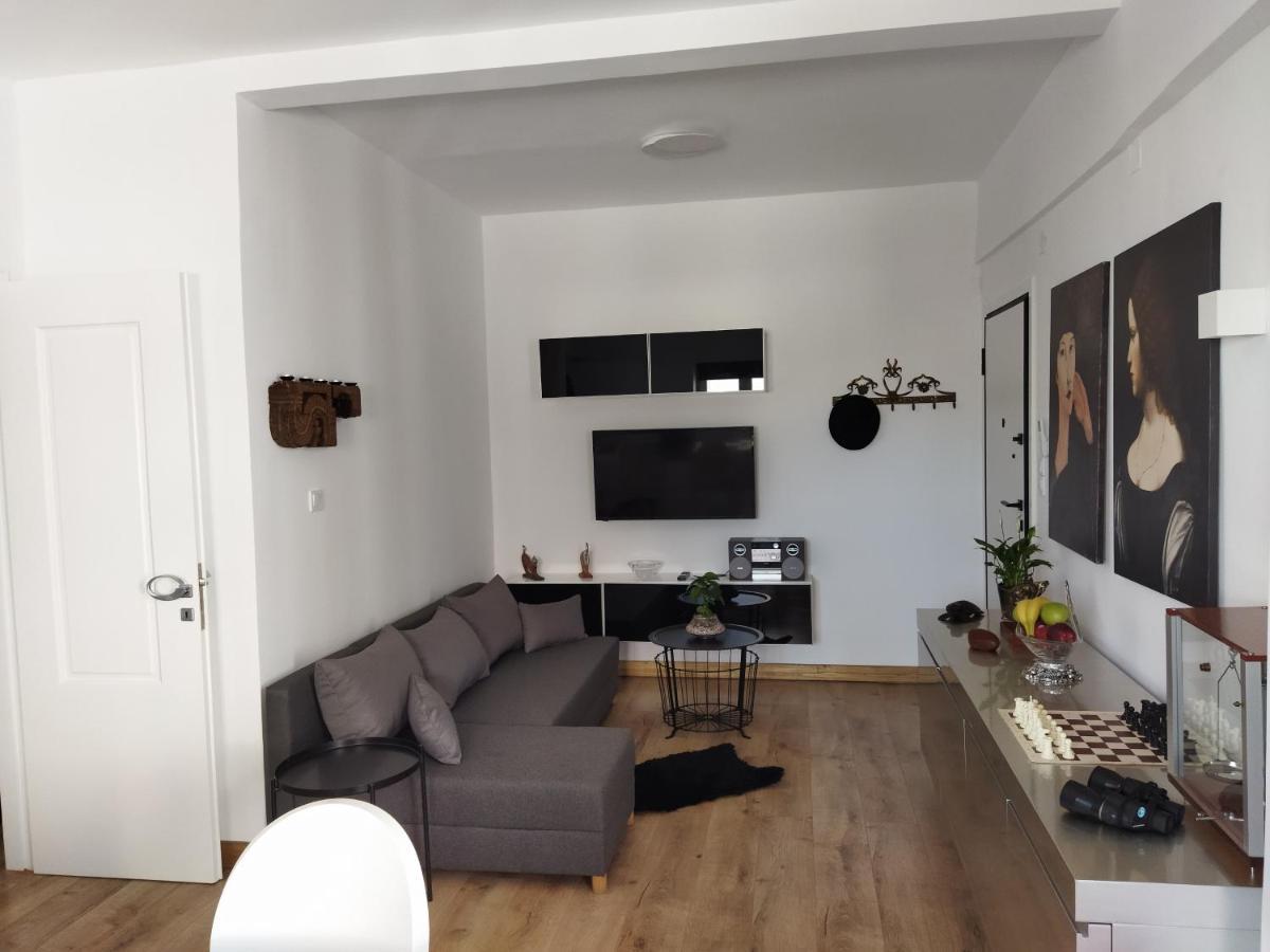 Minimal Apartment By The Beach Corinth Exterior photo