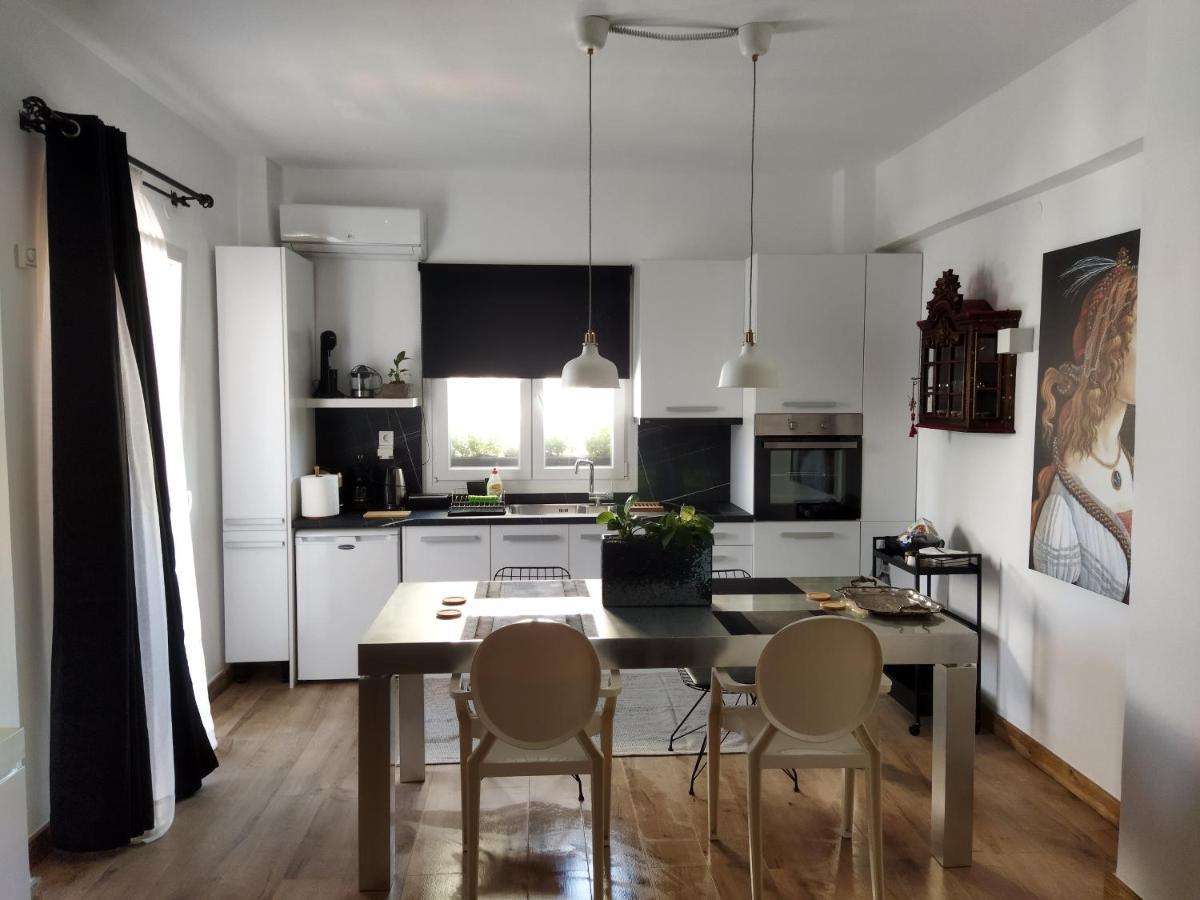 Minimal Apartment By The Beach Corinth Exterior photo